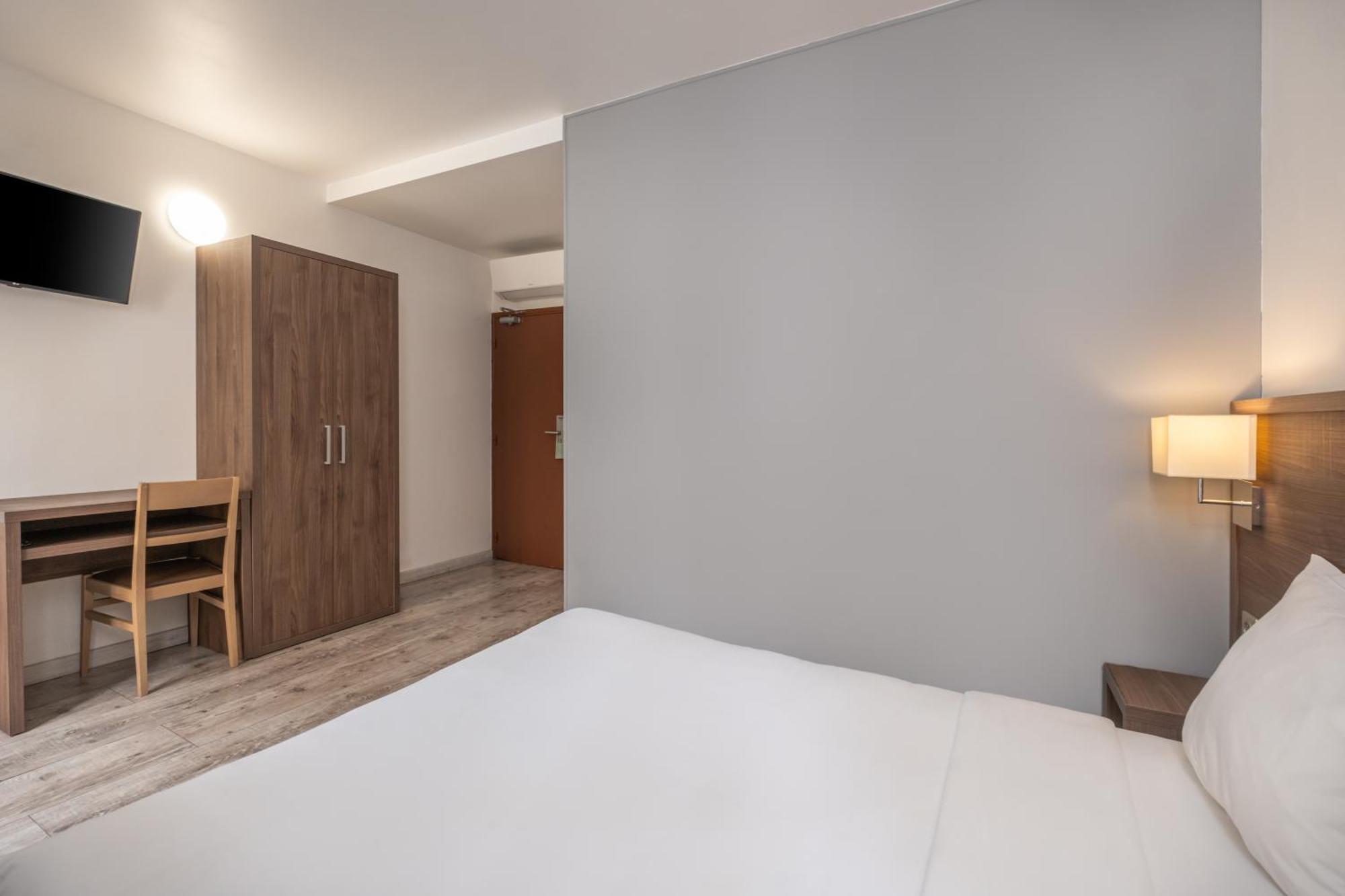 פריז Hotel La Perle Montparnasse מראה חיצוני תמונה
