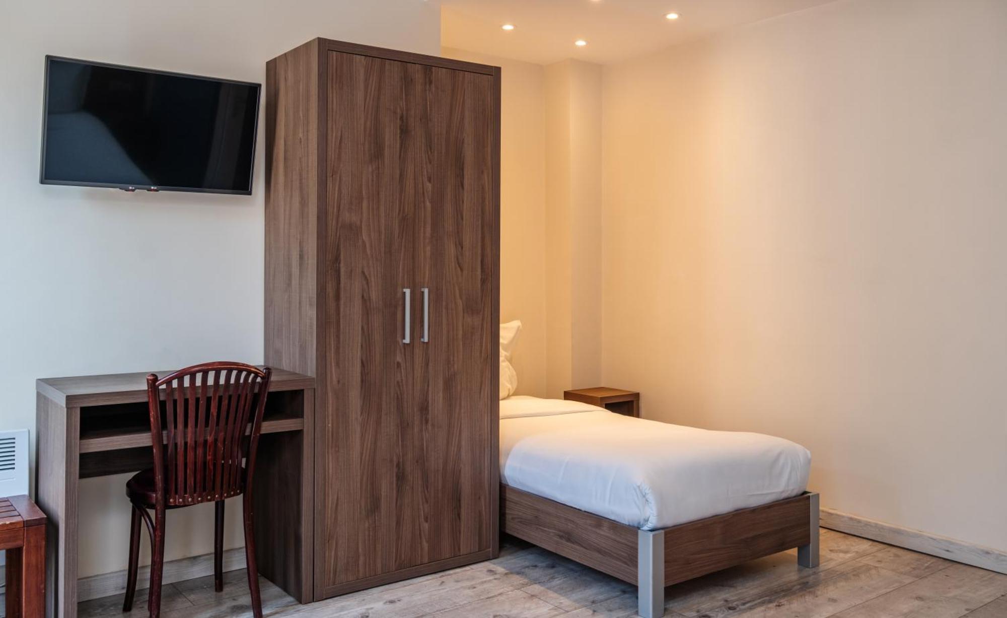 פריז Hotel La Perle Montparnasse מראה חיצוני תמונה