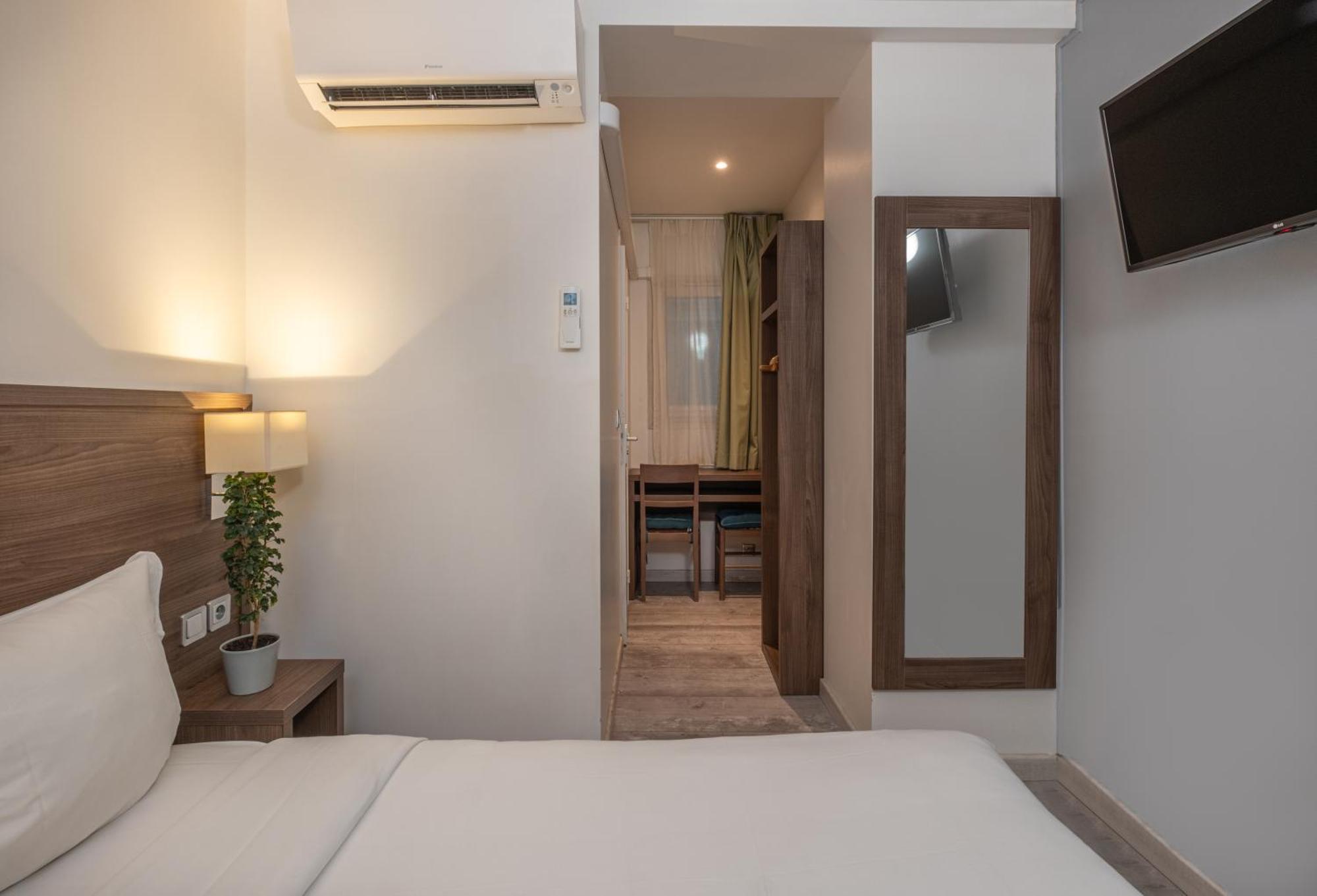 פריז Hotel La Perle Montparnasse מראה חיצוני תמונה
