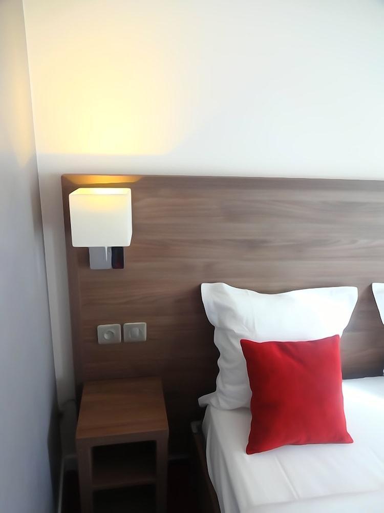 פריז Hotel La Perle Montparnasse מראה חיצוני תמונה