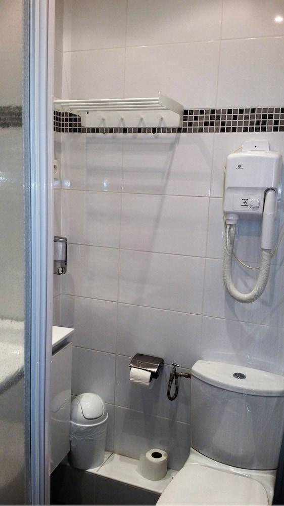 פריז Hotel La Perle Montparnasse מראה חיצוני תמונה