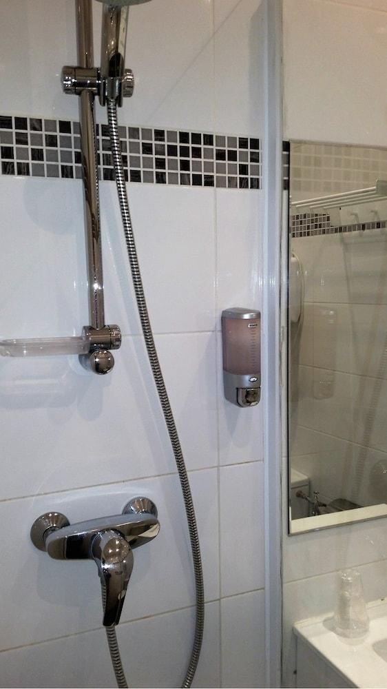 פריז Hotel La Perle Montparnasse מראה חיצוני תמונה